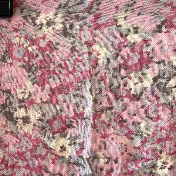 L.L. Bean Women’s Lightweight Lilac/Pink Floral Scarf NWT - Picture 2 of 7